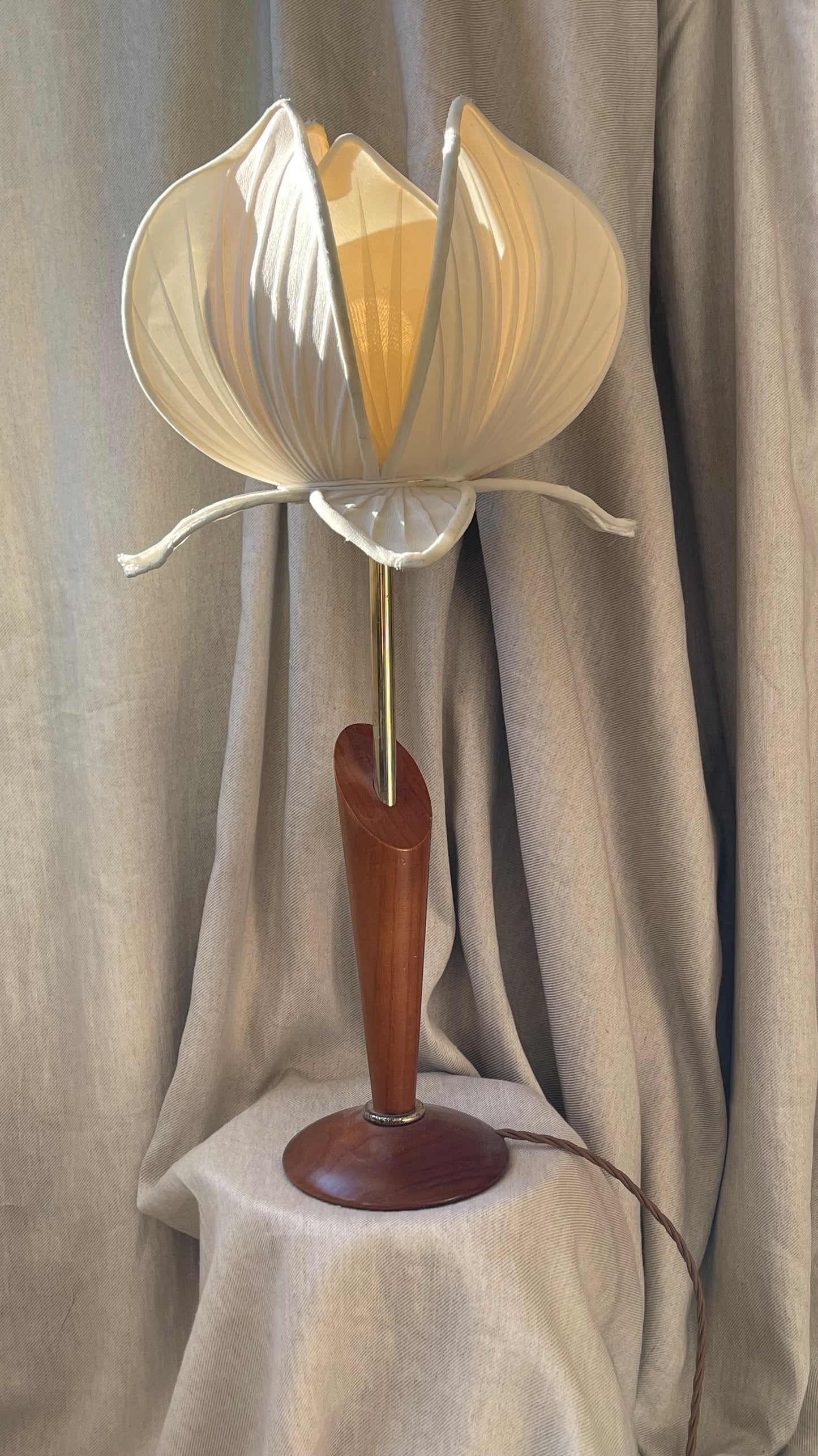 70s Flower Lamp