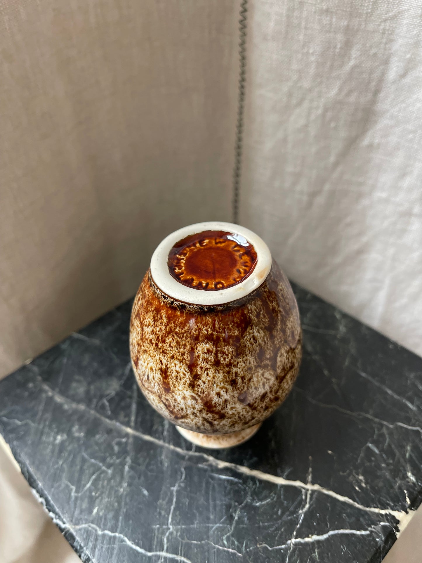 Mini brown mottled vase.