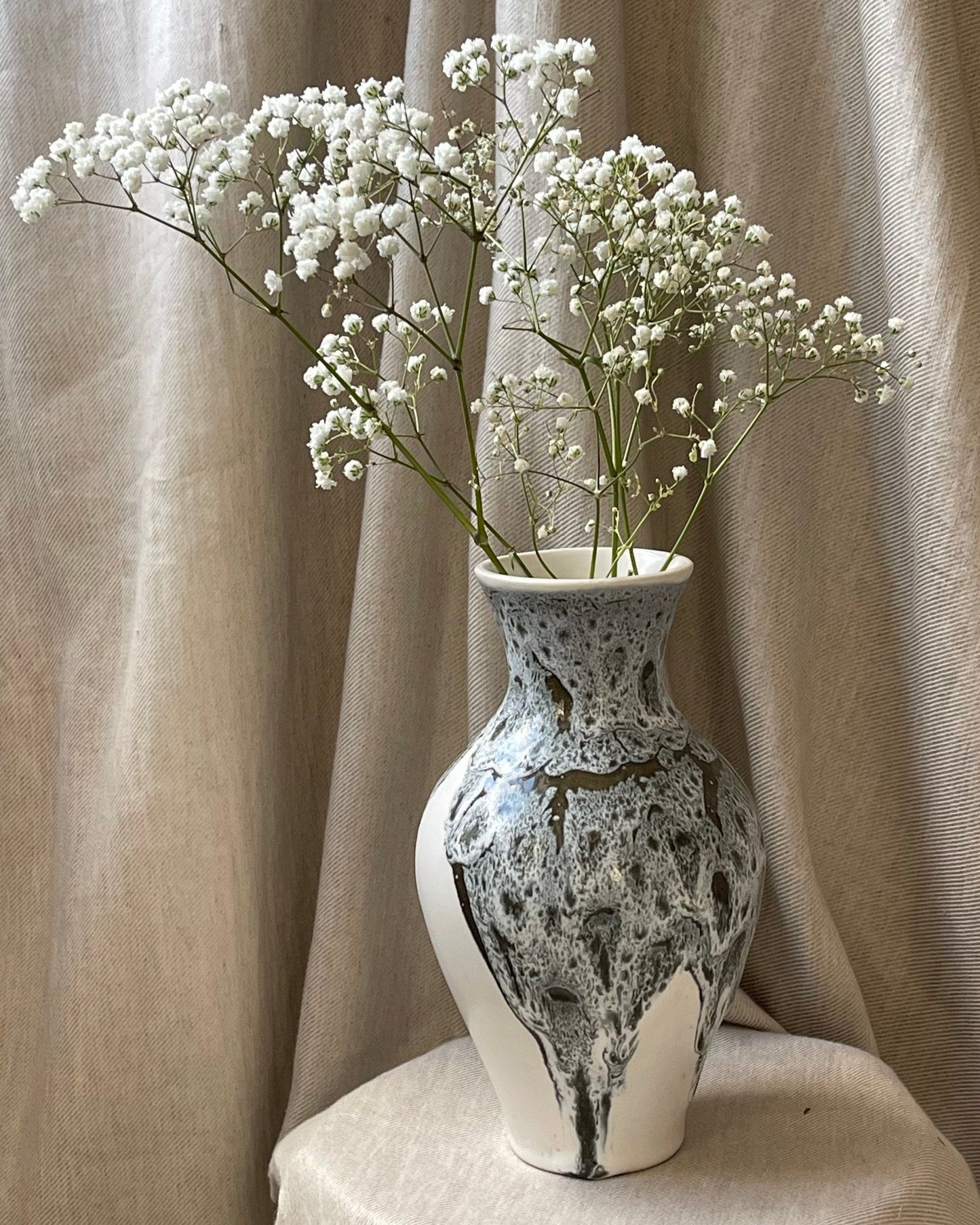 Blue and white mottled vase