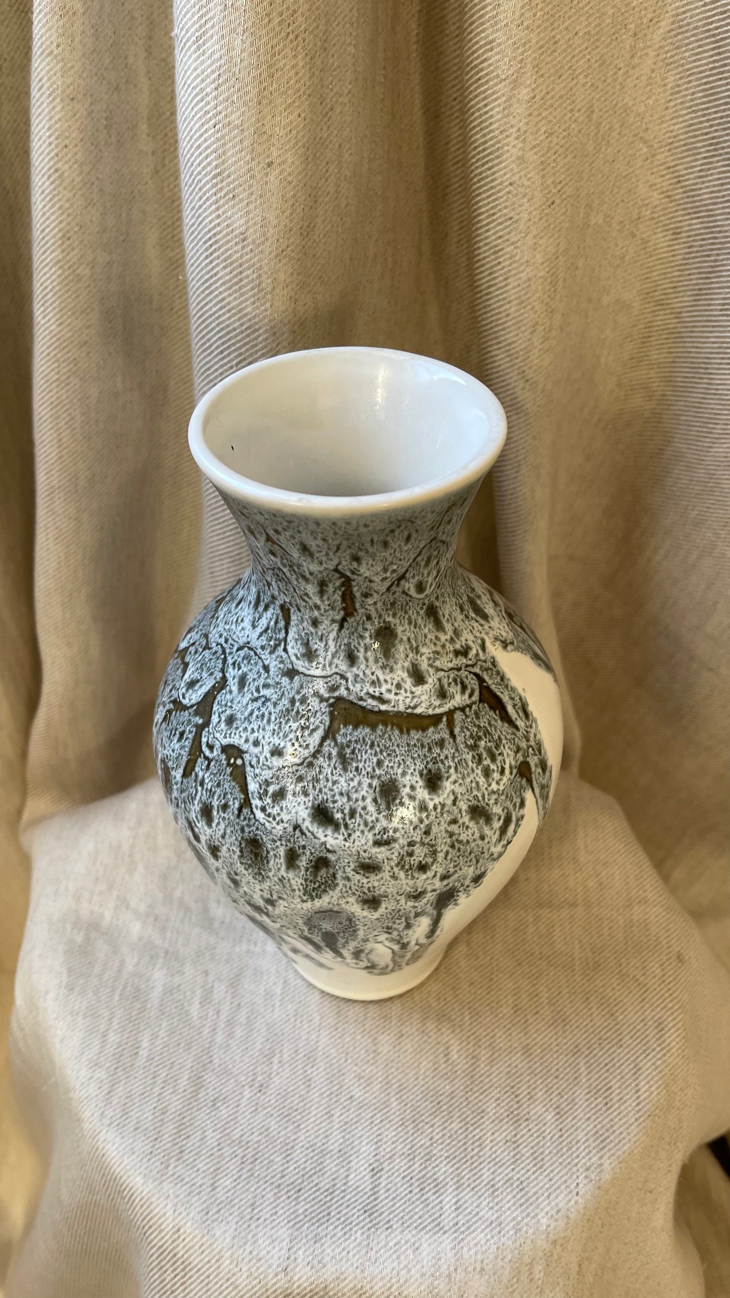 Blue and white mottled vase