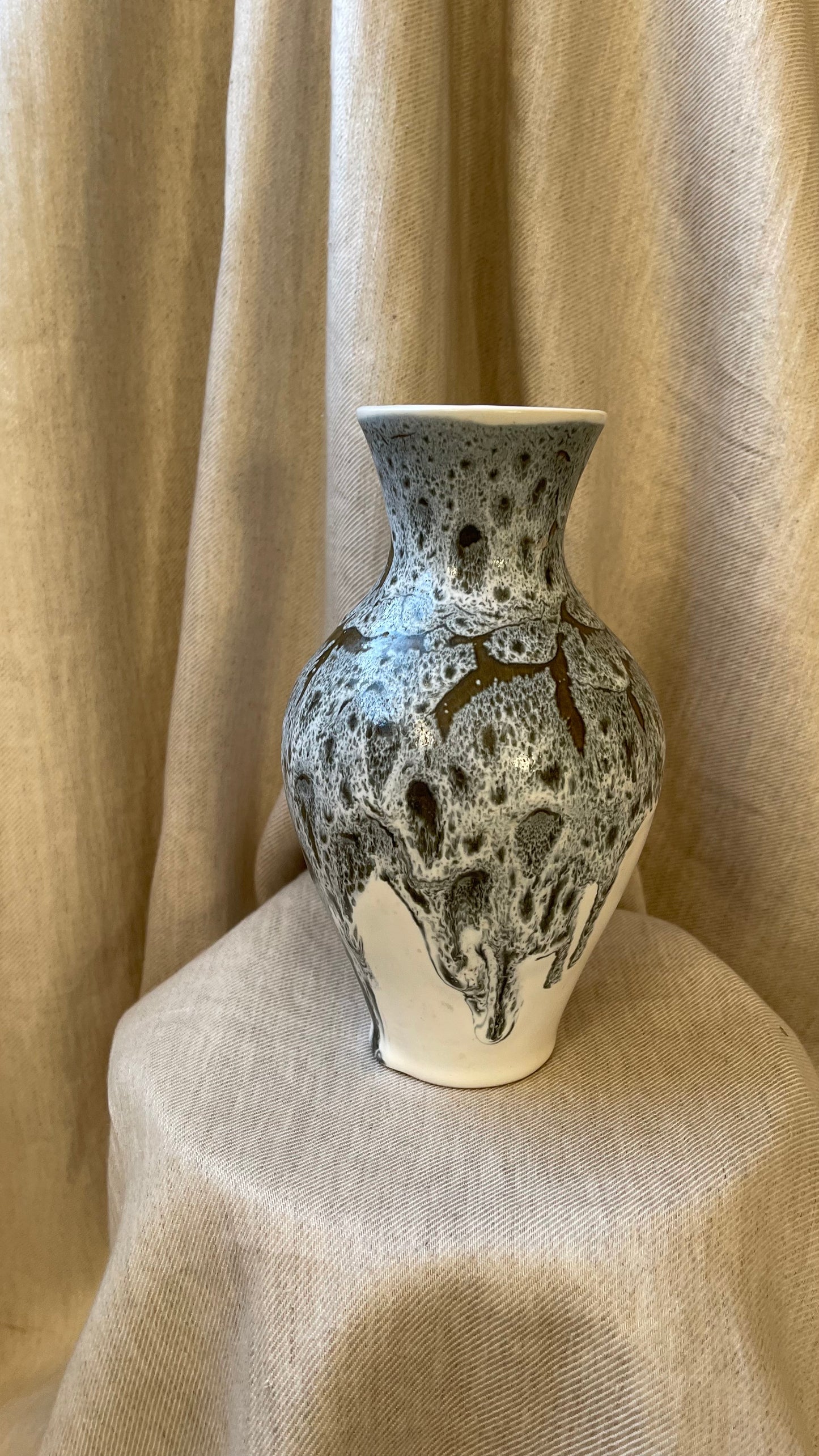 Blue and white mottled vase