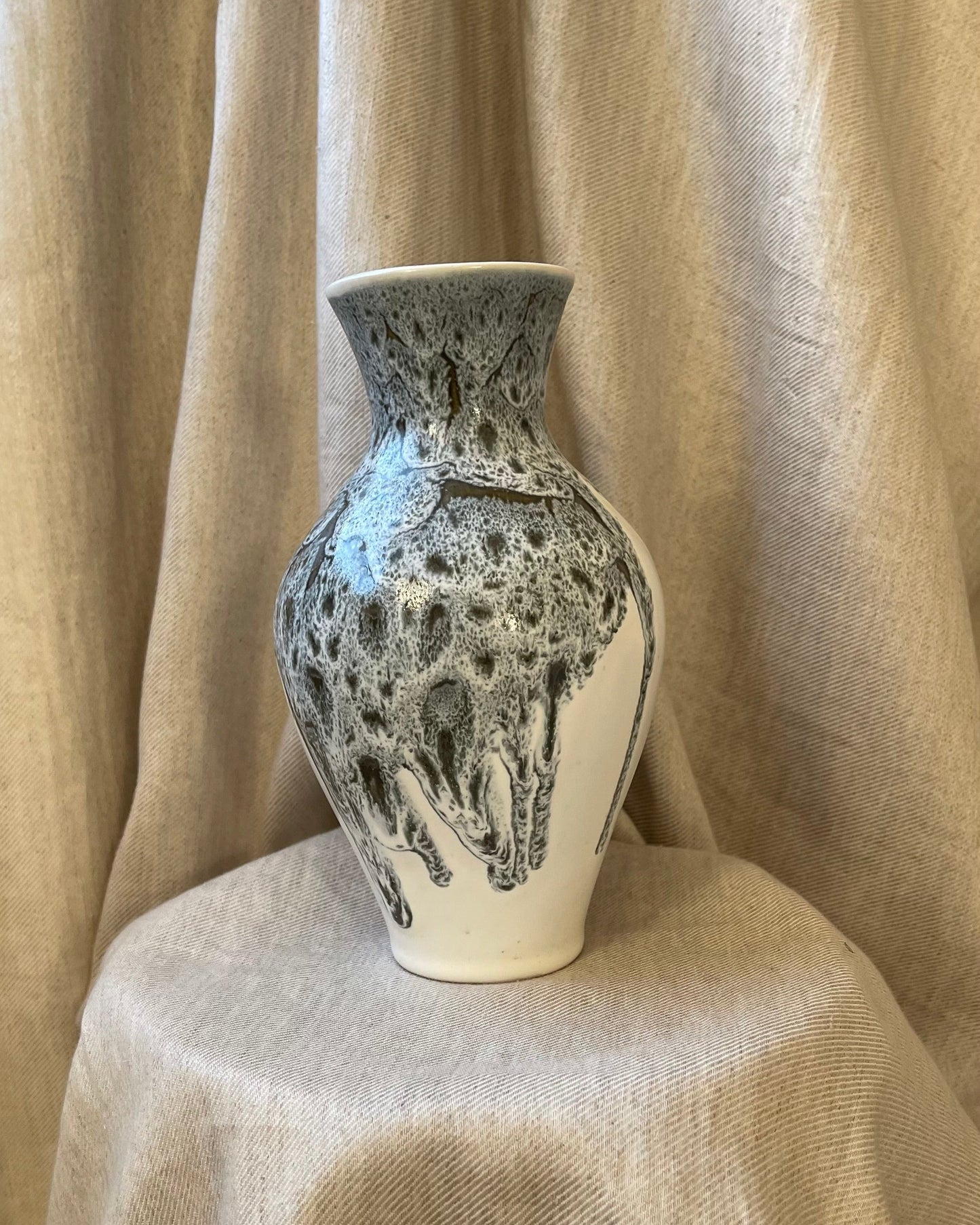 Blue and white mottled vase